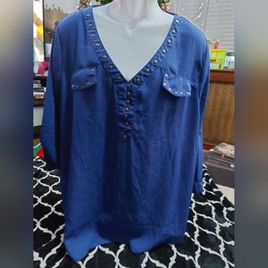 Soulmates Women's 3x Blue v-neck with brushed bronze‎ studs